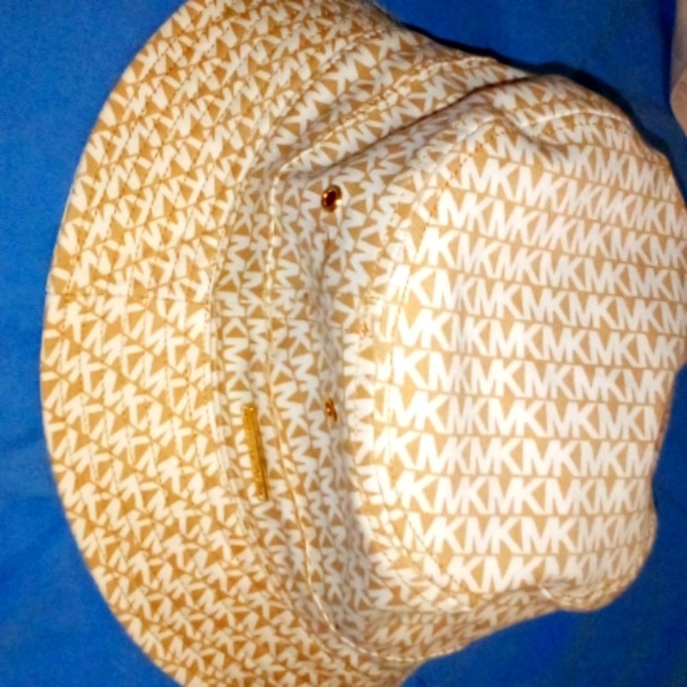 MK hat / Michael kors hat new bucket style tan authentic